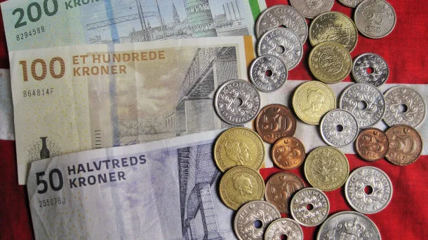 Valuta daneză pe fundalul Dannebro